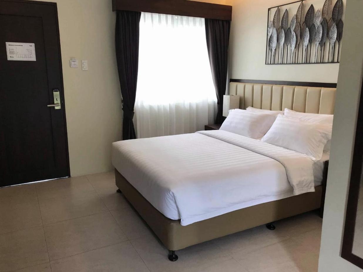 Rovira Suites Dumaguete City Екстериор снимка