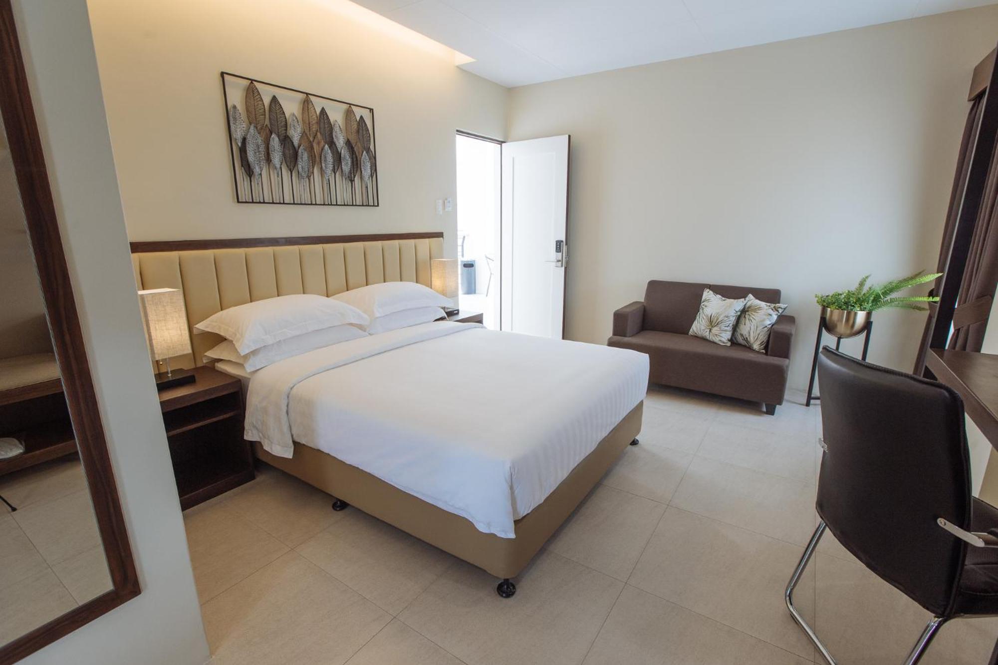 Rovira Suites Dumaguete City Екстериор снимка