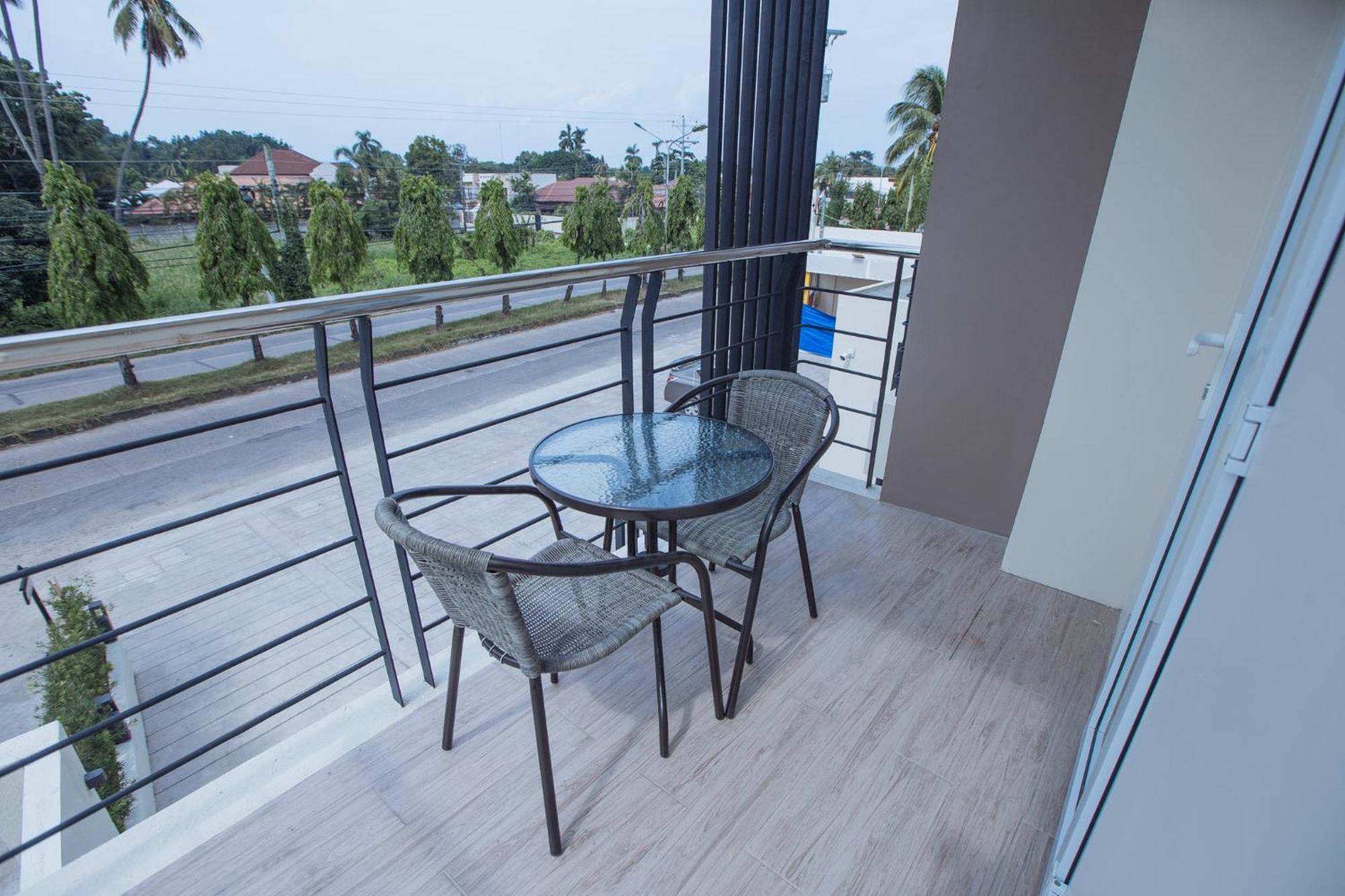 Rovira Suites Dumaguete City Екстериор снимка